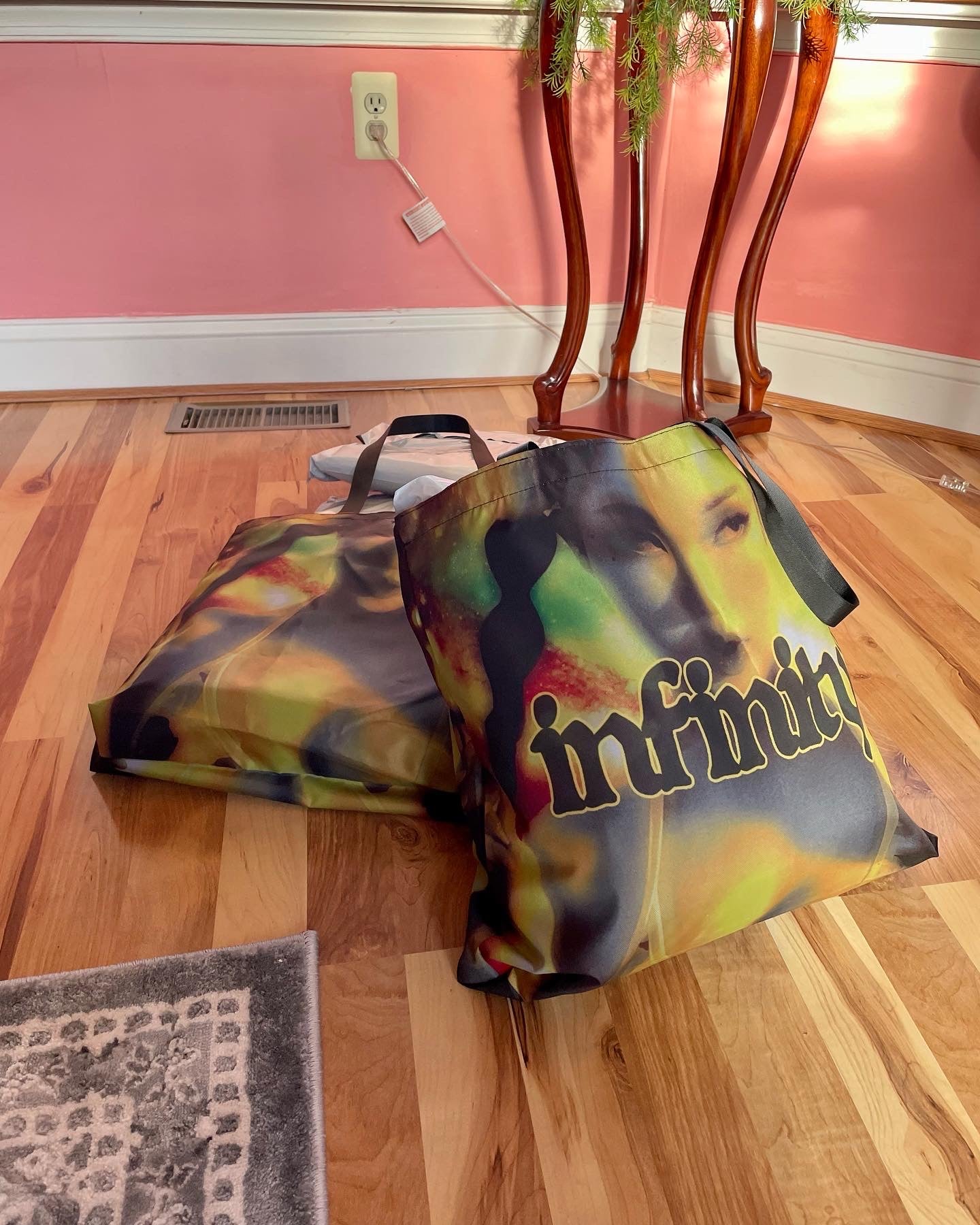 V3 Tote